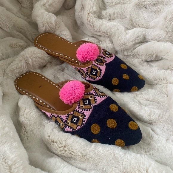 Figue Pointed Embroidered Flats/Mules with PomPoms Size 9 - Picture 1 of 5